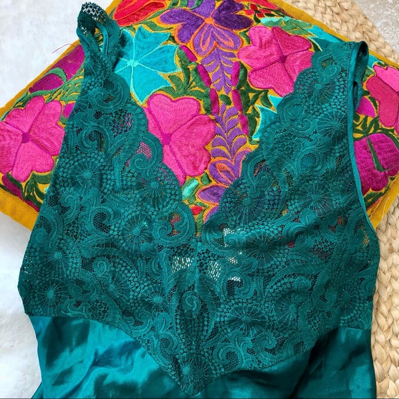 VTG VS | Slip Nightgown & Robe - Picture 3 of 14